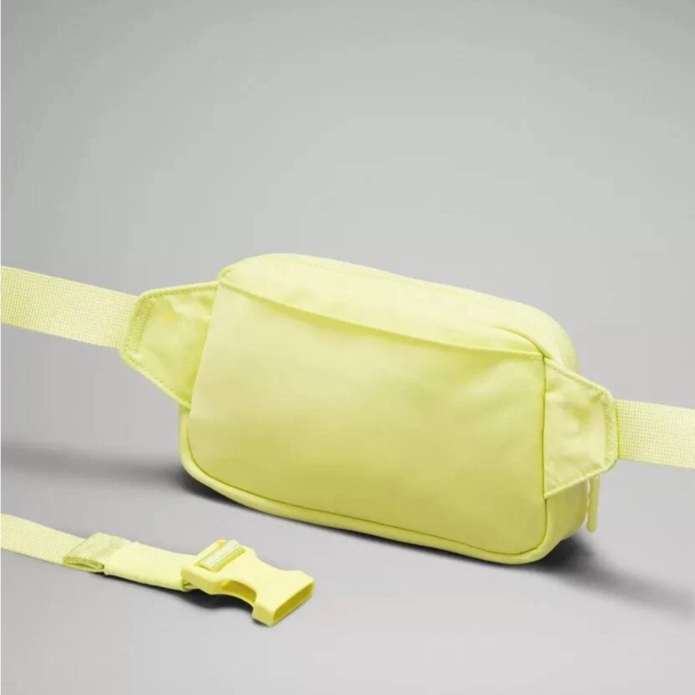NWT Future Legacy Mini Belt Bag *TC
Lemon Vibe/Light Ivory/White Opal - Picture 7 of 12